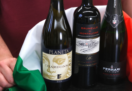 Festeggia con la nuova box “Italia: Territori nel Calice”, un viaggio tra i tesori e i sapori italiani.